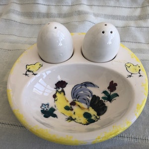 Vintage Salt and Pepper Egg Shakers, Eggs on a Rooster Dish, Farmhouse Decor, Table Top Decoration, Yellow Ceramic Rooster Chicks