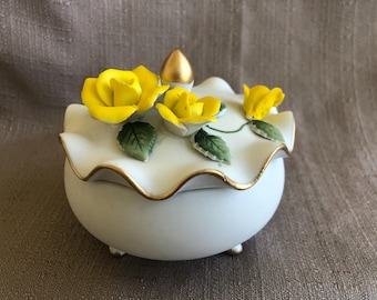 MINT Vintage runde Schmuckschatulle mit Deckel, NORCREST Keramik Schmuckschatulle Ringschale, gelbe Rosen Blumen, Goldzier, Catch All Dish, Japan