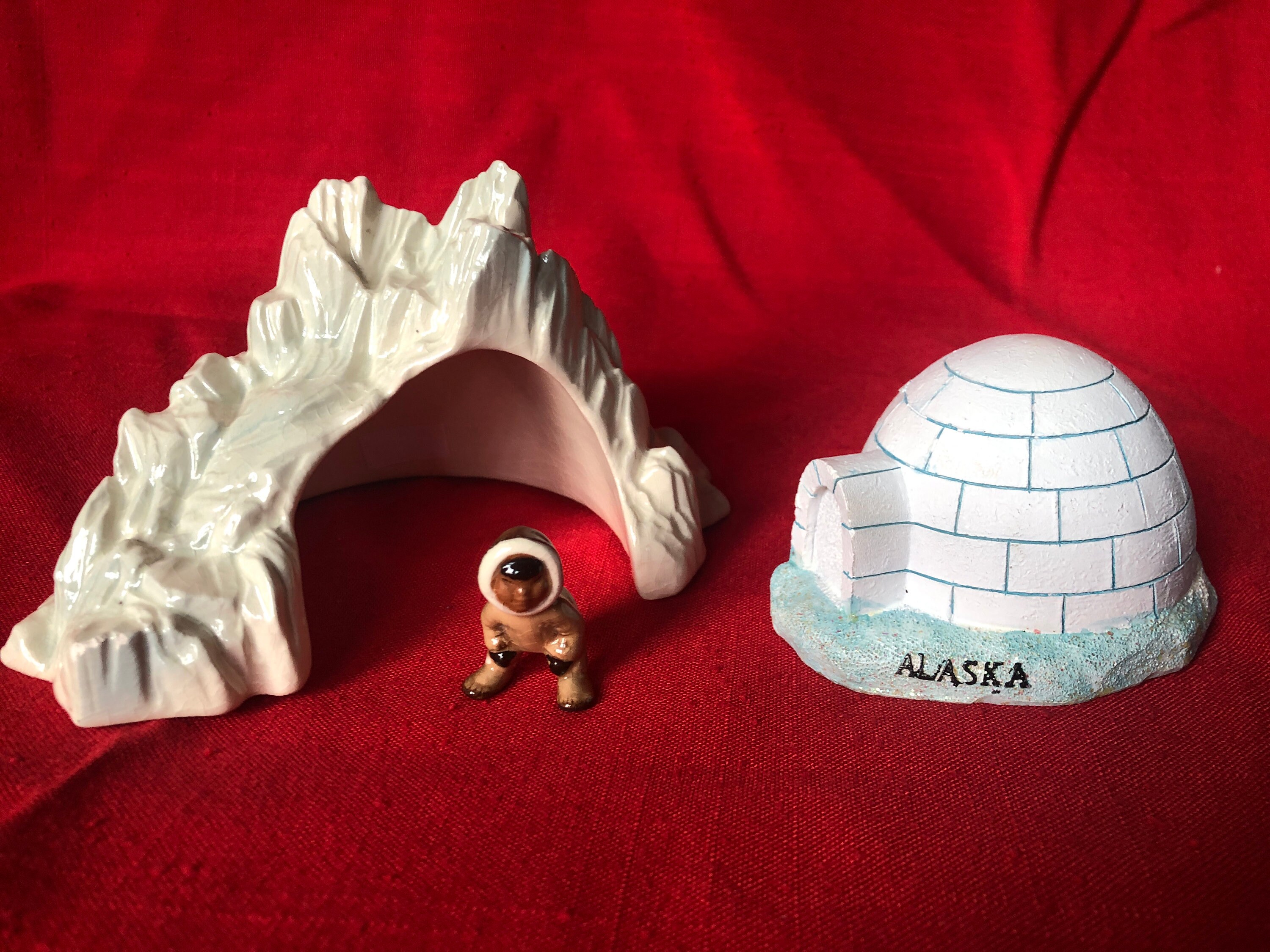 1950s HAGEN RENAKER Miniature Eskimos Igloos, Retro Eskimo THREE