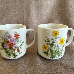 Midcentury Floral Mugs, Set of 2, MINT Condition, 1960s Yellow & Pink Flowers, Vintage White Floral Ceramic Porcelain Cup, Made in Japan