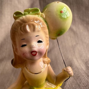 JOSEF ORIGINALS Music Box Figurine, MINT Condition, Birthday Girls Series, Vintage Porcelain Girl, Holding Balloon, Circa 1960s, Japan