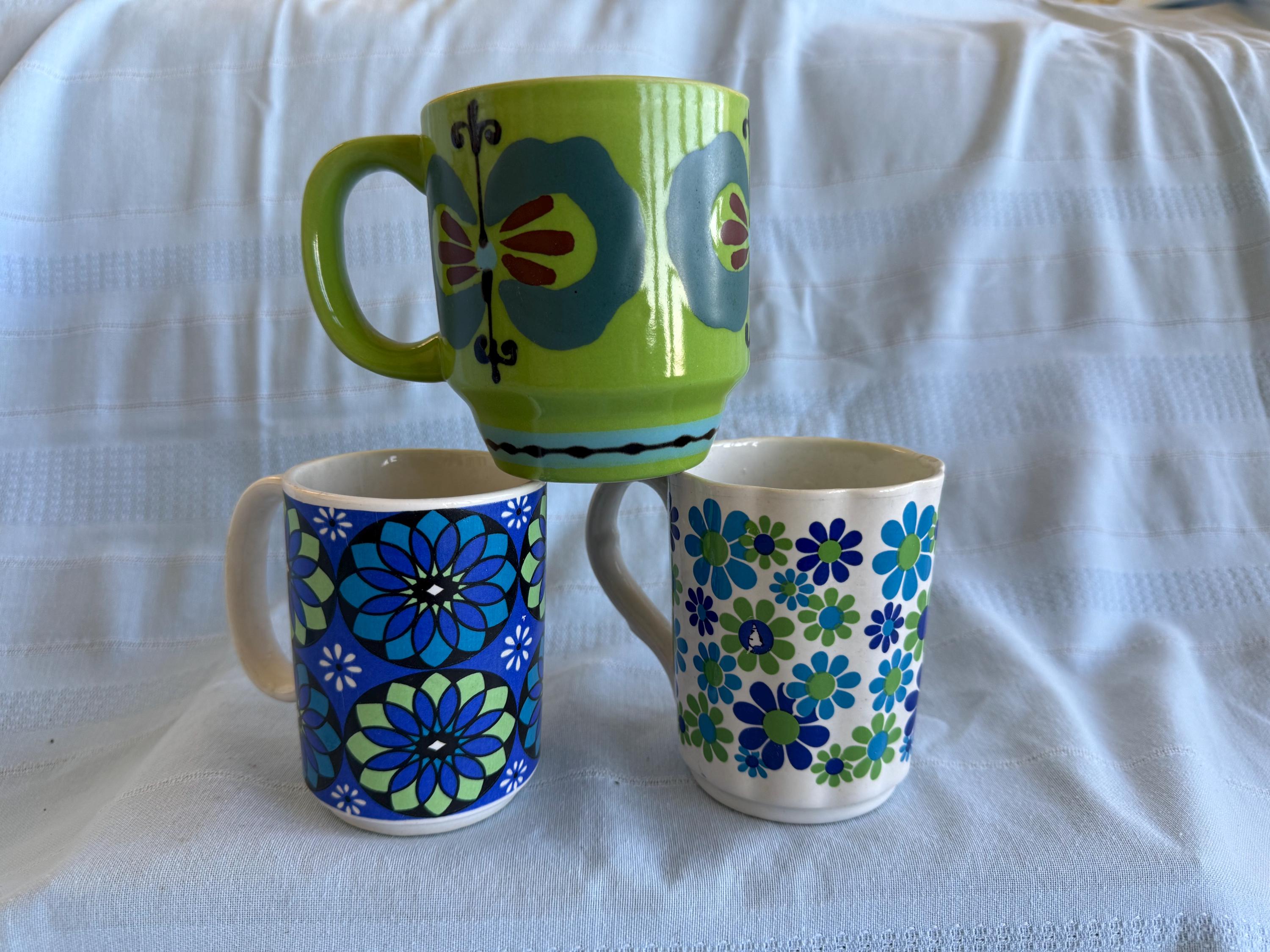 青緑色の花模様の陶器カップ Vintage Green Blue Ceramic Mugs, 1960s Midcentury Floral Cups