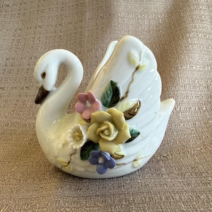Vintage White Ceramic Swan Planter, 1940-60s Porcelain Plant Pot, Pink & Yellow Roses Flowers, Midcentury Flower Pot, Made in Japan