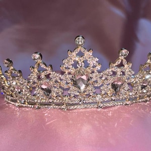 Luxury Women's Tiara (for weddings, birthdays and parties).