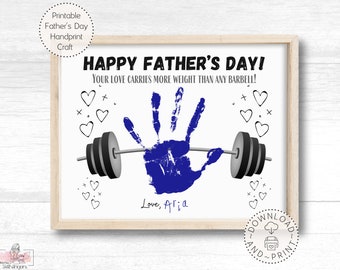 Puede incluir: Una manualidad imprimible para el Día del Padre con una huella de mano azul sobre una ilustración de una barra de pesas. El texto dice: HAPPY FATHER'S DAY! YOUR LOVE CARRIES MORE WEIGHT THAN ANY BARBELL! y Love, Aria. Incluye corazones negros.