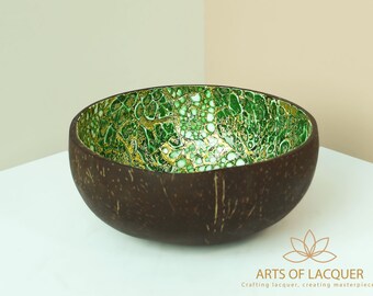 Eggshell Coconut Lacquer Bowl in Golden
