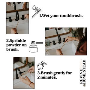 K&ouml;nnte beinhalten: Eine Schritt-f&uuml;r-Schritt-Anleitung zum Z&auml;hneputzen mit Zahnb&uuml;rste, Pulver und Waschbecken. Die Anweisungen lauten: 1. Befeuchten Sie Ihre Zahnb&uuml;rste. 2. Streuen Sie Pulver auf die B&uuml;rste. 3. Sanft 2 Minuten lang putzen. Das Revive Homestead Logo.
