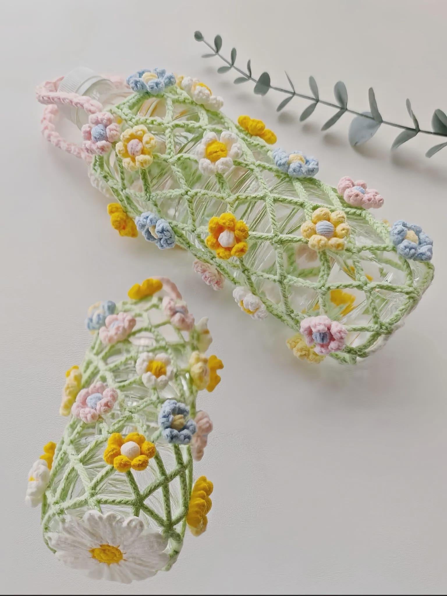 40 Crochet Water Bottle Holder Patterns for On the Go 32 Crochet Daisy Water Bottle Holder The Ultimate Floral