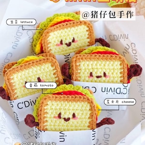Könnte beinhalten: Gehäkelte Mini-Sandwich-Spielzeuge mit lächelnden Gesichtern, mit Salat, Tomaten und Käse. Die Sandwiches sind in Papier verpackt und das Bild enthält chinesischen Text.