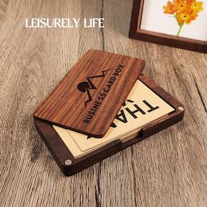 Gepersonaliseerde notenhouten visitekaartjeshouder, aangepaste gravure, magnetisch ontwerp, cadeau bedrijfsmedewerker, cadeau vriend, documentopslag