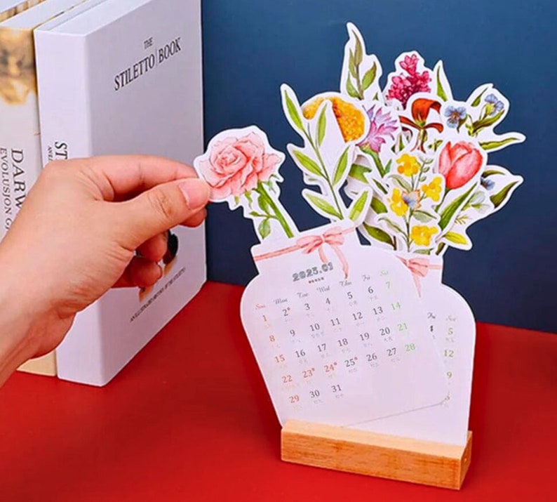 2024 Bloomy Flowers Desk Calendar Vase Shape Writable Compact Planner ...