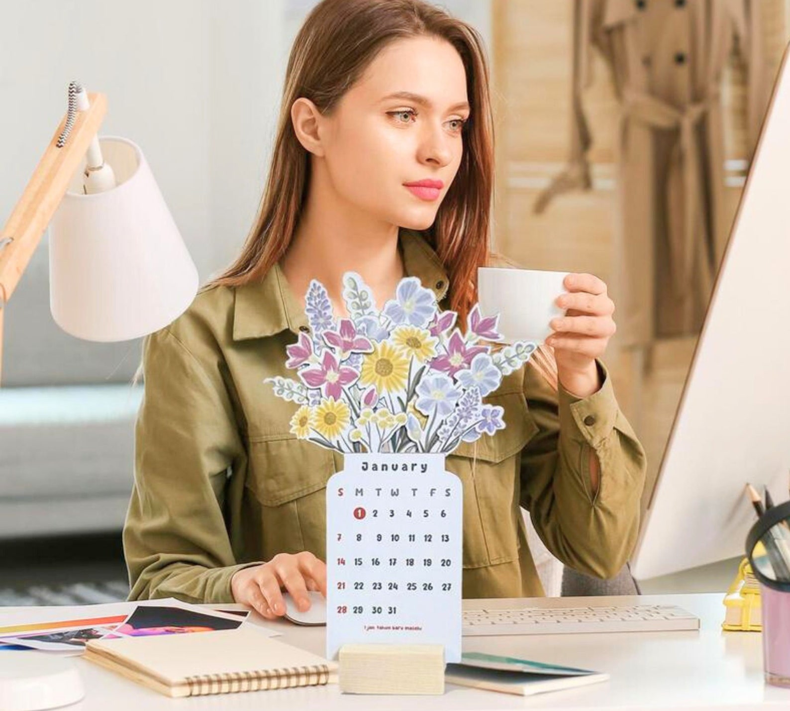 2024 Bloomy Flowers Desk Calendar Vase Shape Writable Compact Planner ...