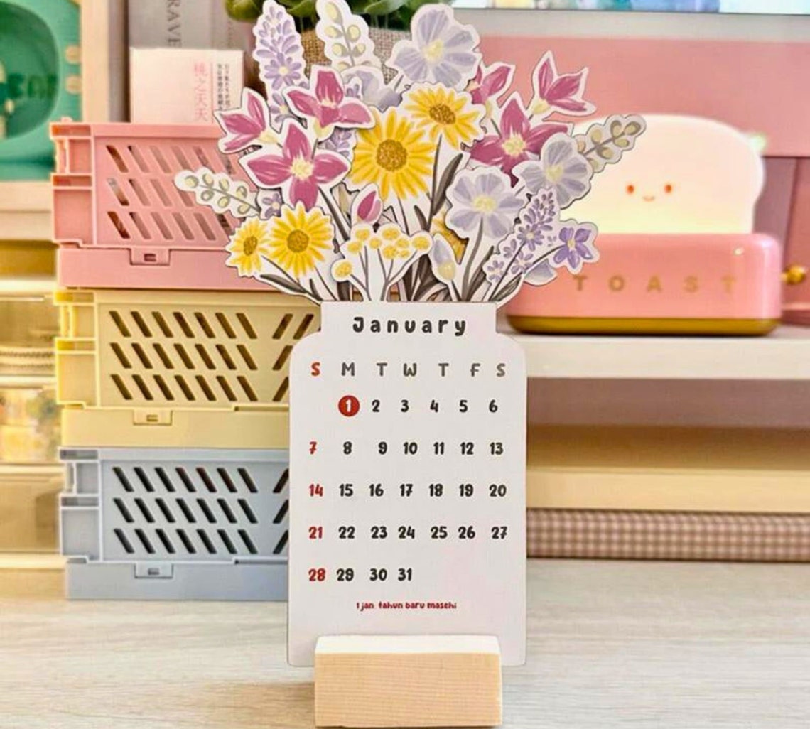 2024 Bloomy Flowers Desk Calendar Vase Shape Writable Compact Planner