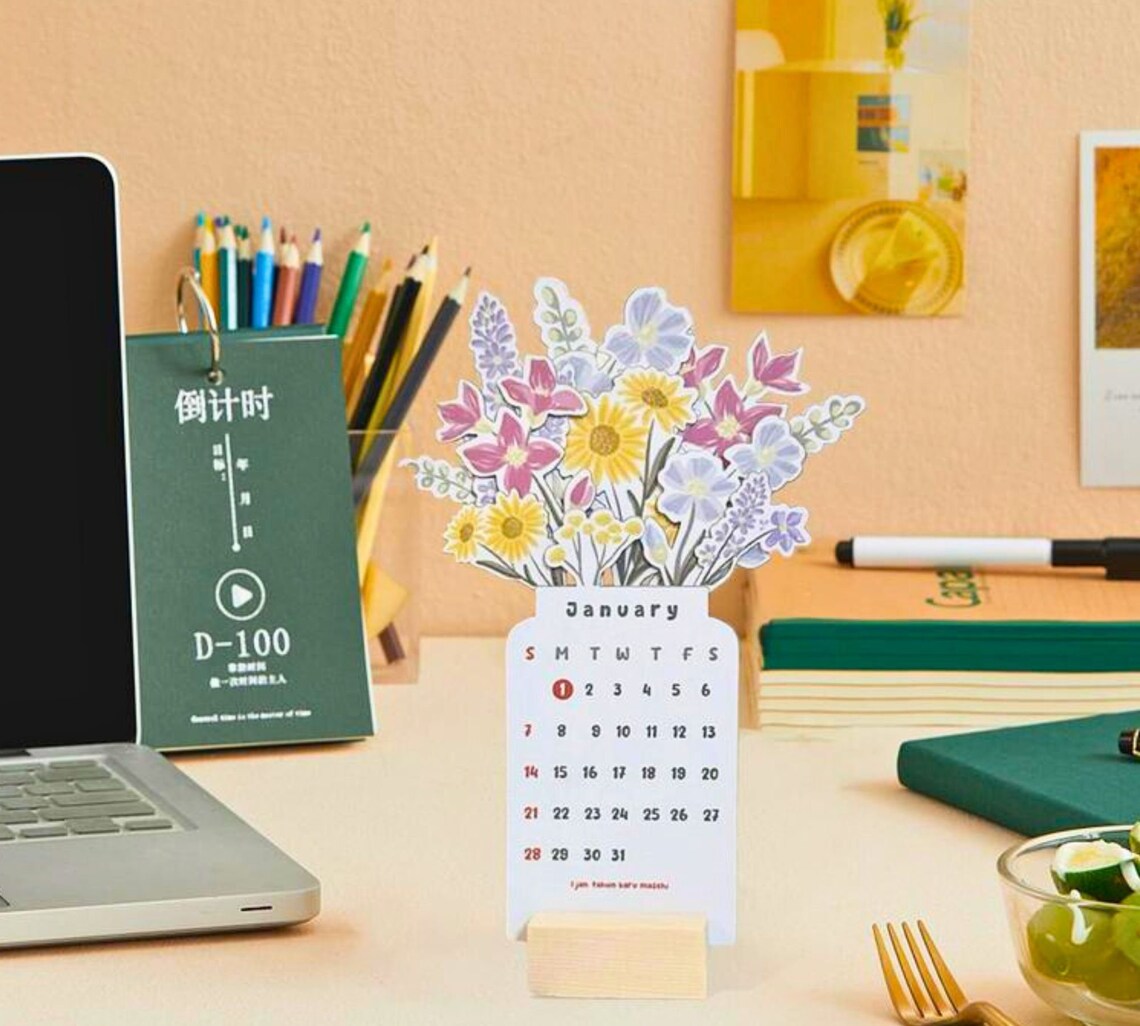 2024 Bloomy Flowers Desk Calendar Vase Shape Writable Compact Planner ...