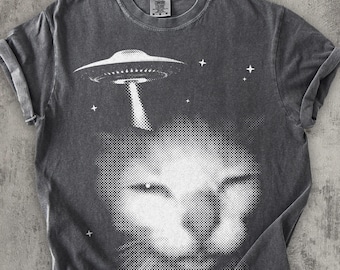 Y2k Alien Cat T-shirt, 2000s Vintage Graphic Tee, 90s Retro Shirt, Silly Cats Tshirt, Cat Lover Gifts, Trendy Summer Tees, Comfort Colors