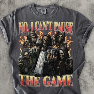 Camiseta divertida con meme "No puedo pausar el juego", camiseta de pistolero de la Parca vanguardista, camisetas de Brainrot, regalo estúpido, camiseta de jugador.