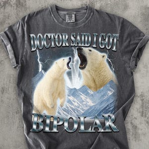 Läkaren sa att jag har bipolär sjukdom, rolig isbjörnströja, meme-tröjor, björnströja, komfortfärger, olämpliga kläder, konstig t-shirt