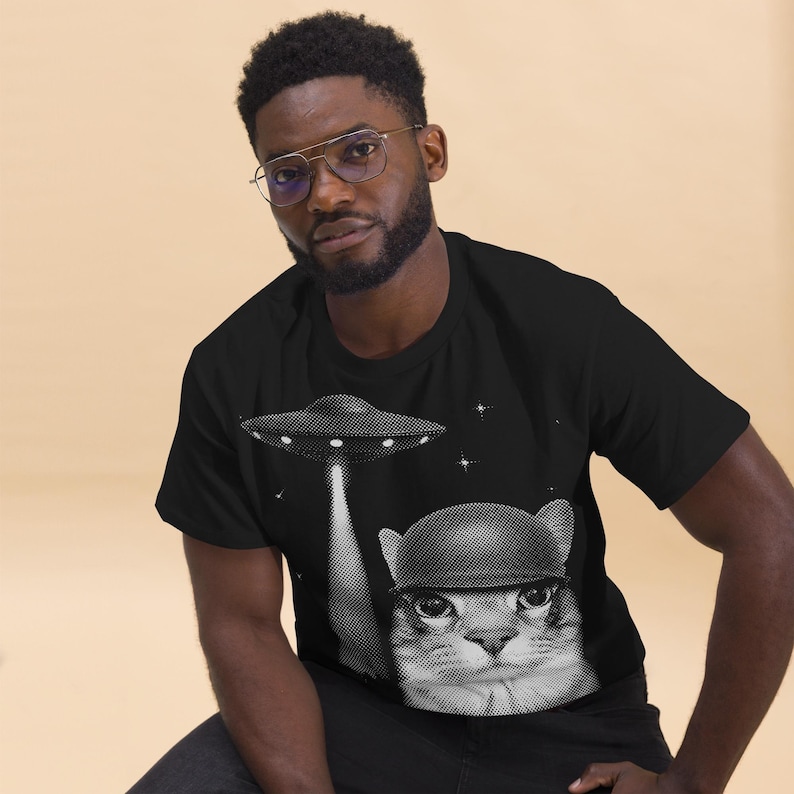 Alien Invasion Funny Cat Meme T-shirt, Silly Cats Shirt, Weird Shirts, Stupid Gifts, Cat Lover Gifts, 90s Retro Graphic Tee, Soldier Kitten