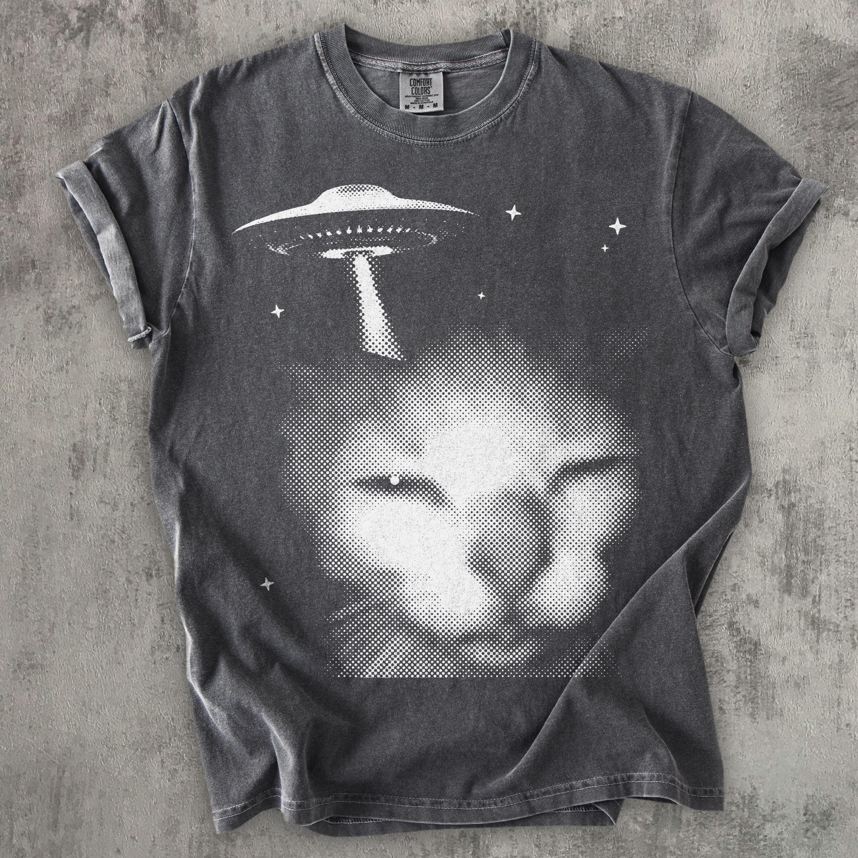 Y2k Alien Cat T-shirt, 2000s Vintage Graphic Tee, 90s Retro Shirt