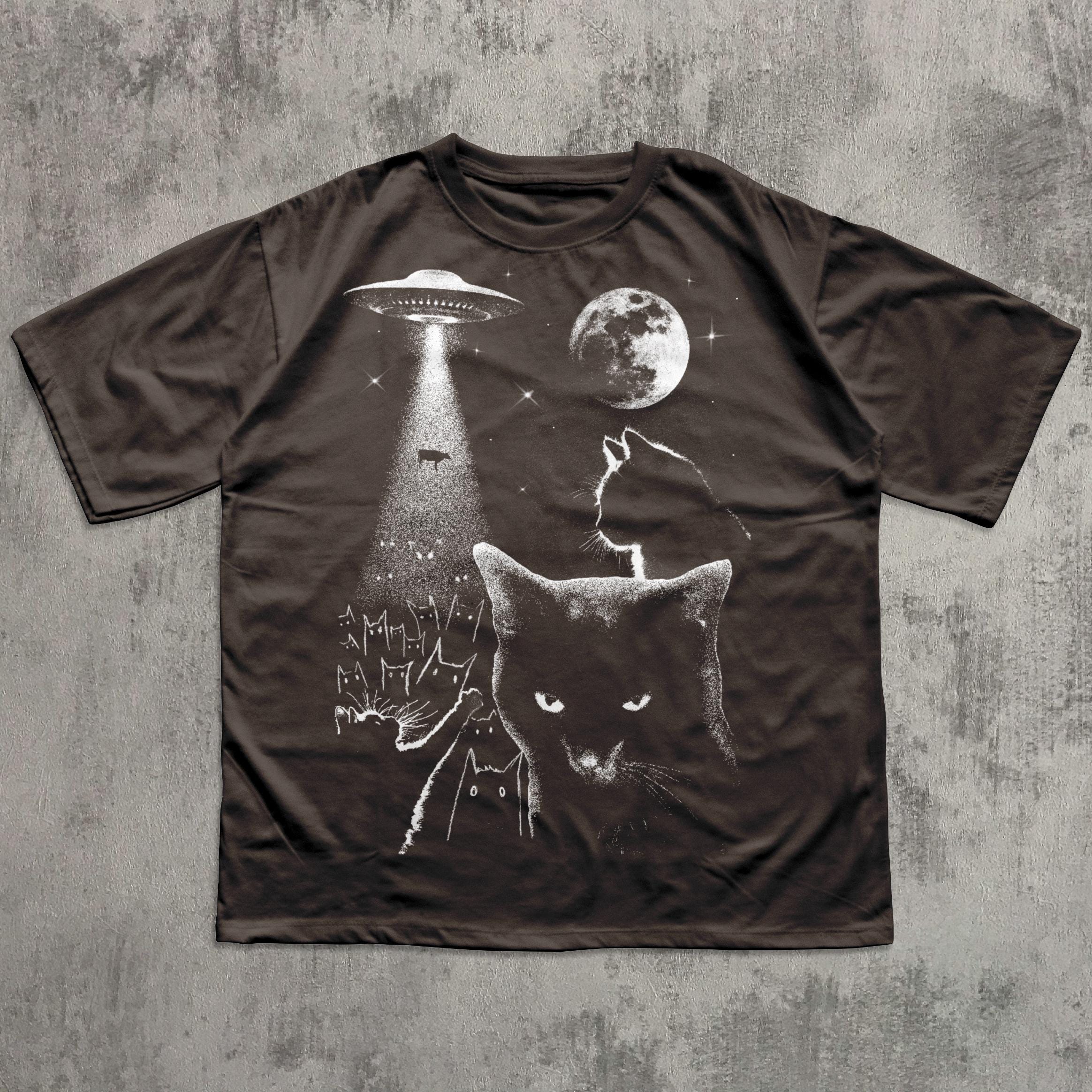 UFO Cat Funny Graphic T-shirt, Silly Cats Shirt, Retro Vintage Tee