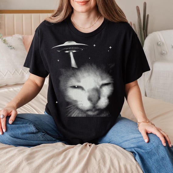 Y2k Alien Cat T-shirt, 2000s Vintage Graphic Tee, 90s Retro