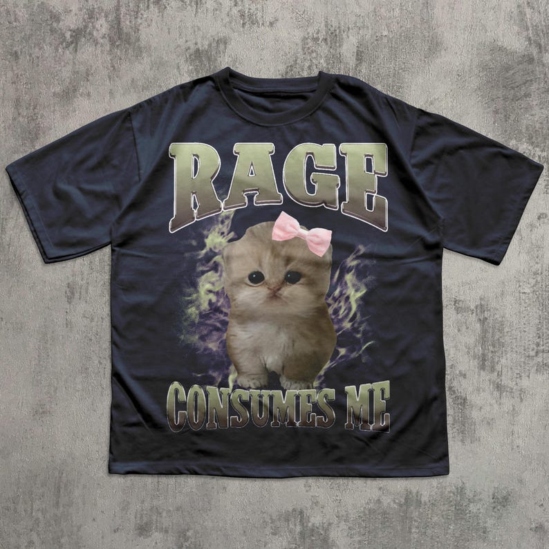 La rabia me consume. Camiseta con meme de gato gracioso, camiseta de gatos tontos, regalos estúpidos, camisetas de locura, camisetas feas, ropa desquiciada, regalo para ella. Navy