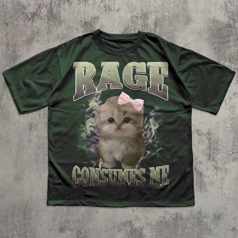 La rabia me consume. Camiseta con meme de gato gracioso, camiseta de gatos tontos, regalos estúpidos, camisetas de locura, camisetas feas, ropa desquiciada, regalo para ella. Forest Green