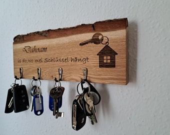Key board with Bavarian saying “Dahoam”