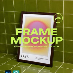 Könnte beinhalten: Ein gerahmter Kunstdruck-Mockup mit einem dunkelbraunen Holzrahmen. Das Kunstwerk zeigt einen Farbverlauf aus Rosa- und Gelbtönen. Der Text "FRAME MOCKUP" steht in großen, leuchtend grünen Buchstaben. Der Text "BODY" und "The physical body is a temple. Take care of it."