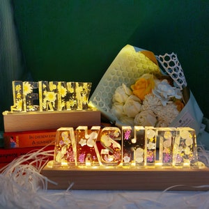 Luz nocturna personalizada con letras florales, luz nocturna habitación infantil, regalos personalizados, regalo Día de la Madre, regalo para ella