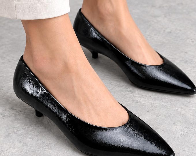 Low Heel Leather Pumps in Black with a Pointed Toe