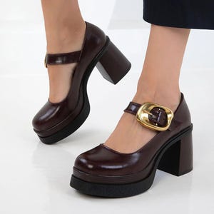 Handgemachte braune Mary-Janes aus Leder: Blockabsatz-Schnallen-Schuhe