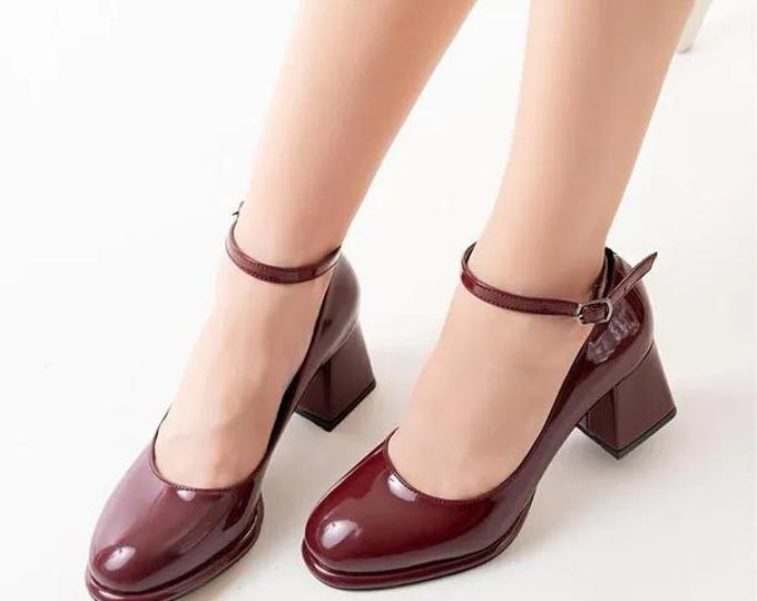 Handmade Patent Leather Lace-Up Shoes: Chic Low Heel Ankle Boots