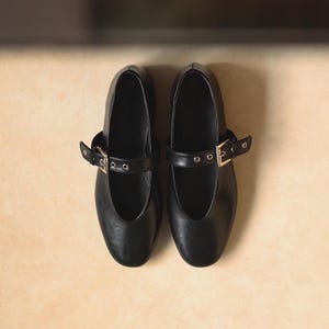 Stubby toe Mary Janes, T-strap Black leather Stubby toe flats, flat t-strap mary jane shoes, vintage ballet flats, Women Flats,Casual flats