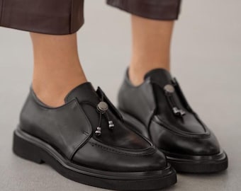 Handcrafted Black Leather Loafers: Lace-Up Women's Flats