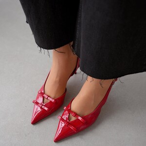 Handgefertigte Spitzschuh Stiletto: Doppelte Schleifen Party Pumps