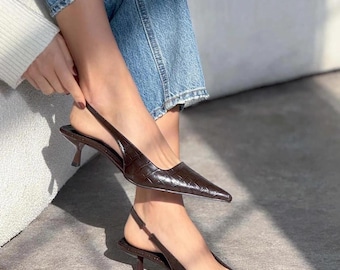 Handcrafted Women's Croc-Patterned Heeled Shoes, Elegantia Heeled Shoes, Women's Artisanal Short Heel with Crocodile-Embossed Rubber Detail