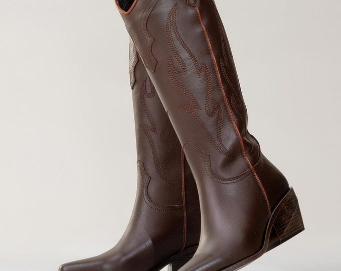 Vintage Engraved Leather Cowboy Boots: Brown Western Boots for Women