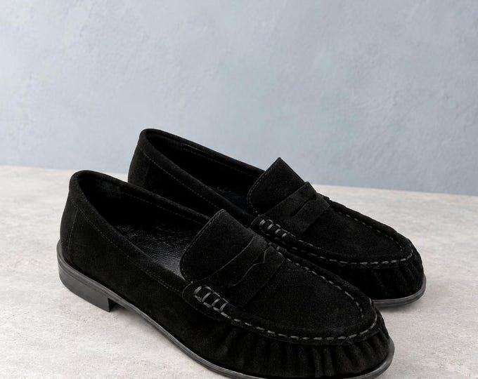 Women's Leather Penny Loafers in Black with Gathered Toe, 2 cm Heel