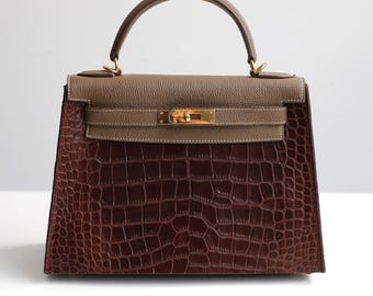 Copertina Kelly in pelle goffrata: texture personalizzabili in