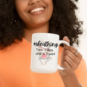 Buchliebhaber Becher, sleuthing Becher, Cosy Mystery Lover, gemütlichen Mystery Becher, Leserbecher, booktok merch, Leseliebhaber Becher, Bücherwurm Becher, Buchnerd