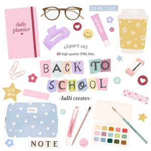 Pode incluir: Uma coleção de cliparts escolares e de papelaria, incluindo um planejador diário rosa, óculos, um estojo azul com corações brancos e as palavras «BACK TO SCHOOL». Outros itens incluem uma xícara de café, brilho labial e uma paleta de aquarela.