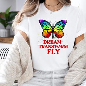 Camiseta inspiradora Dream Transform and Fly Away Camiseta con mariposas Colores cómodos Camiseta vintage con mariposas para ella Camiseta boho para amantes de las mariposas