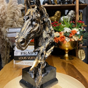 Realistic Horse Head Statue,Decorative Horse Sculpture, 15.75&#39;&#39;,Modern Horse Art for Home and Office Decor,Wild Horse Gift for Horse Lovers