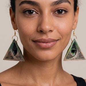 3D-printed Pyramid String Art earrings