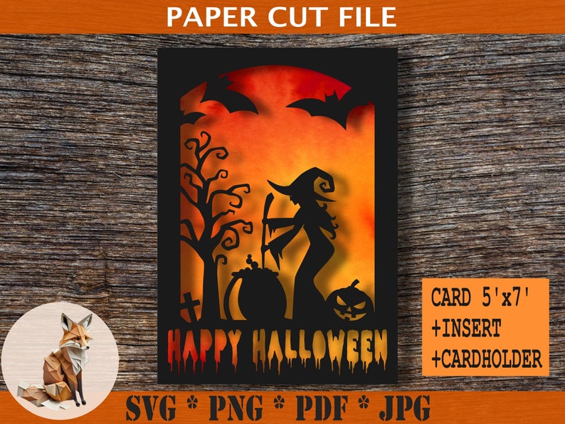 Może przedstawiać: Czarno-pomarańczowy plik do wycinania papieru z projektem kartki na Halloween. Projekt przedstawia czarownicę mieszającą kociołek, dynię i straszne drzewo. Tekst "HAPPY HALLOWEEN" jest napisany krojem pisma z efektem kapania. Kartka ma rozmiar 12,7 cm x 17,8 cm i zawiera wkładkę oraz uchwyt na kartkę.