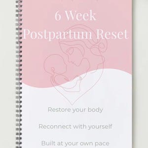 Puede incluir: Un cuaderno con espiral con una cubierta rosa y blanca. La portada presenta el texto "Bump&Beyond Recovery" y "6 Week Postpartum Reset". Debajo del título hay un dibujo lineal de una madre y un bebé. El cuaderno también incluye las frases "Restore your body", "Reconnect with yourself" y "Built at your own pace".