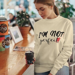Set di Grafiche PNG: 'Non Sono Perfetto' e 'Io Sono un'Edizione Limitata' – Design Unico e Motivazionale