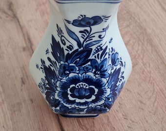 Royal Delft Blue . porcelaine vase . Delft Motif de fleur marqué.