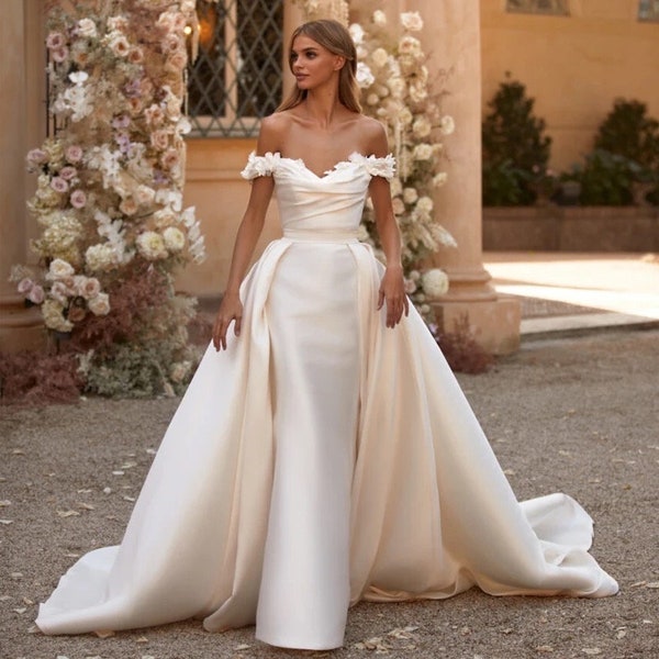 Off Shoulder Elegant Wedding Dress With Detachable Train